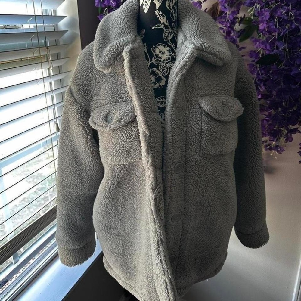 Forever 21 Teddy Sherpa Jacket Grey Cozy Oversized Size S